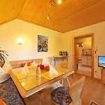 Haus Lindenkreuz Apartamento *